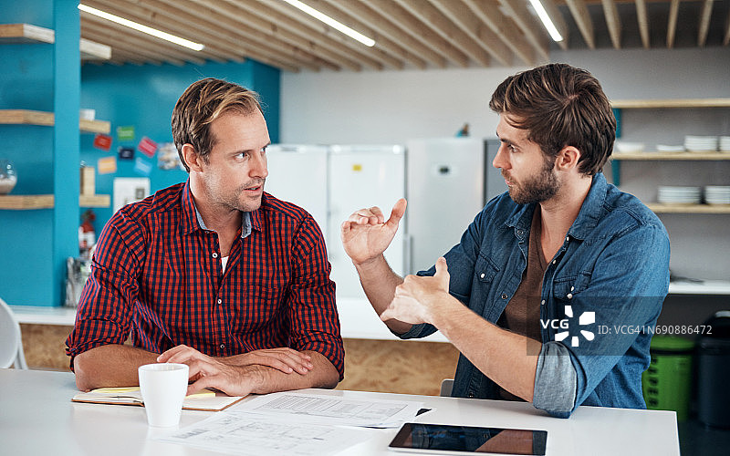 他们每天都在提高标准图片素材