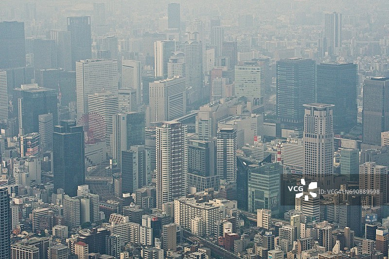 飞机航拍的大阪梅田地区白天景色图片素材
