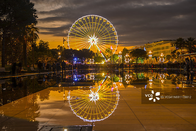 尼斯喷泉和摩天轮图片素材