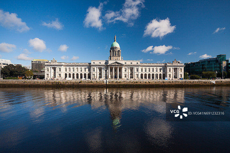 爱尔兰都柏林的海关大楼图片素材