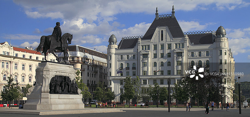 匈牙利布达佩斯，久洛·安德拉什伯爵雕像图片素材