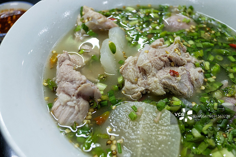 猪肉软骨汤图片素材