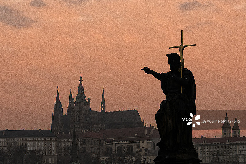 查理大桥的清晨美景图片素材