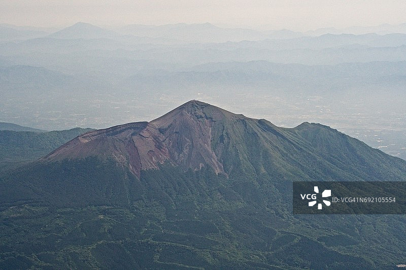 从飞机上俯瞰雾岛山高千穗活火山图片素材