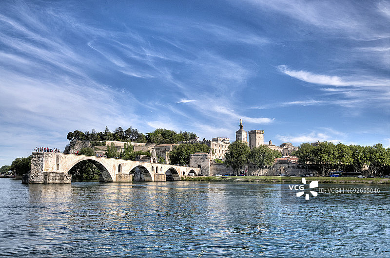 罗讷河及阿维尼翁桥风光图片素材