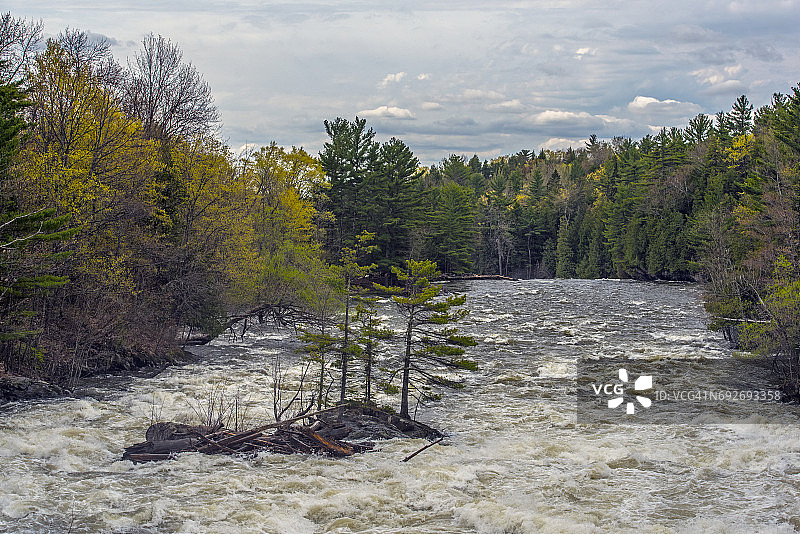 普莱桑斯瀑布上游图片素材
