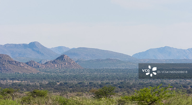 纳米比亚半干旱植被山区景观图片素材