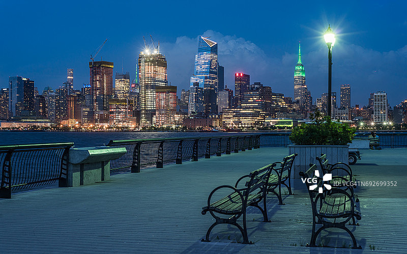 纽约哈德逊城市广场夜景图片素材