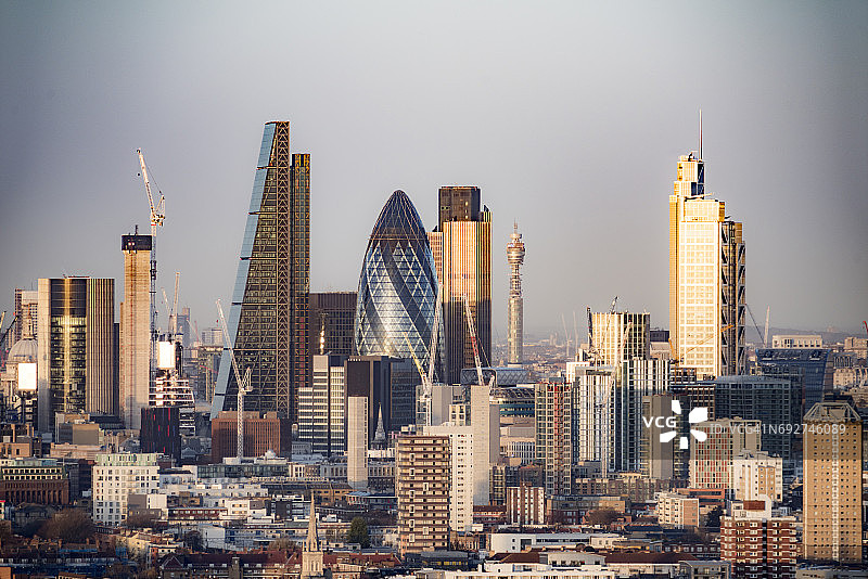 晨曦中的伦敦市图片素材