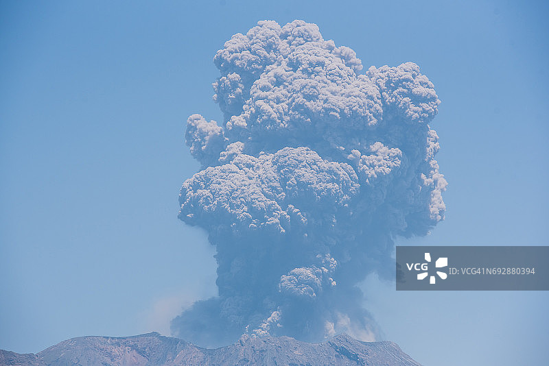 日本九州樱岛火山的巨大火山爆发图片素材