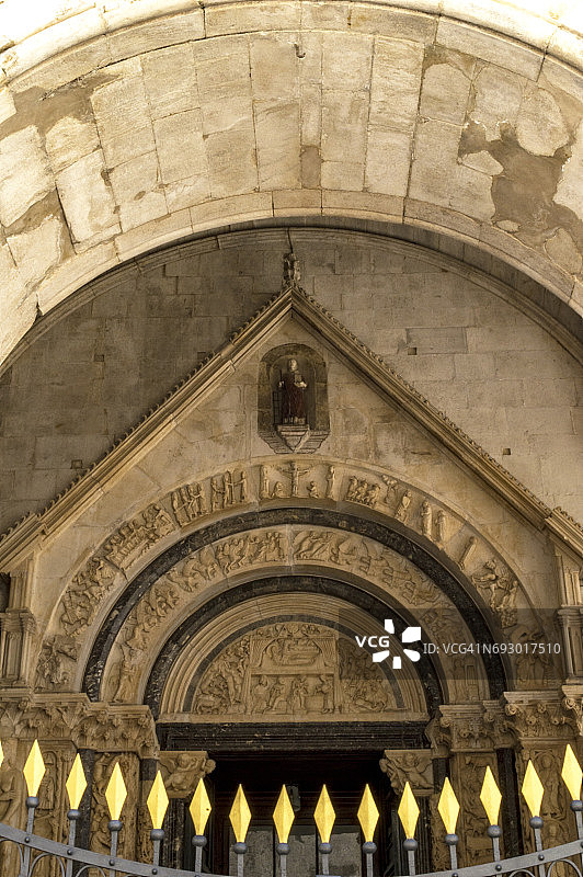 克罗地亚特罗吉尔大教堂的拉多万门图片素材