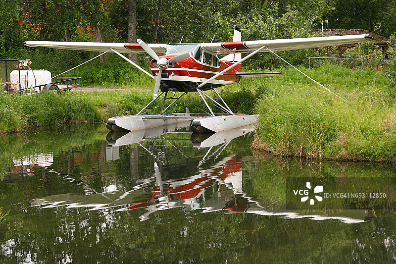 阿拉斯加红色水上飞机图片素材