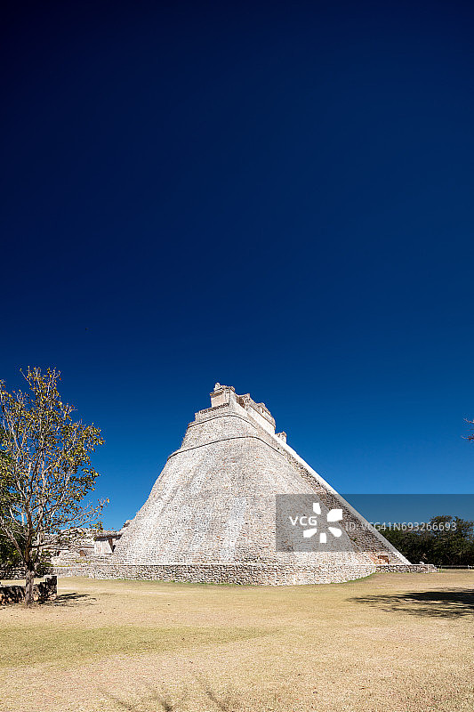墨西哥乌斯马尔的魔法师金字塔图片素材