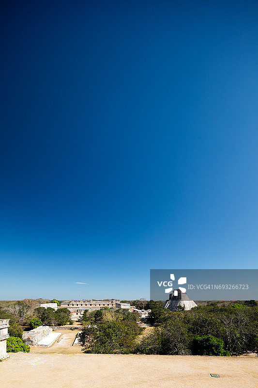 墨西哥乌斯马尔的魔法师金字塔图片素材