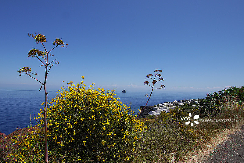 斯特龙博利岛的皮斯西塔村图片素材