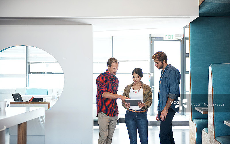 技术提升了我们的创造能力图片素材