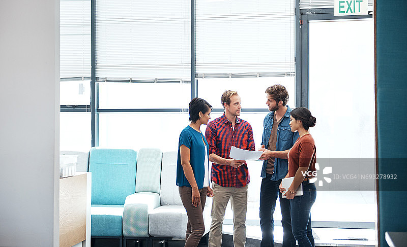 在会议之前，我只是提前通知你一声图片素材