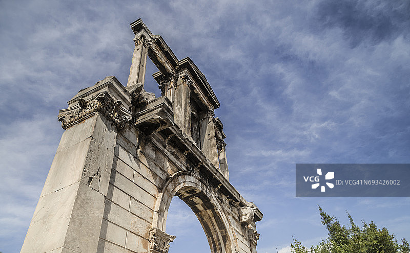 雅典市中心哈德良拱门的高视角照片图片素材