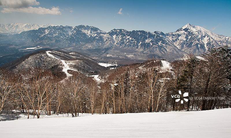 日本户隐山脉春季风光图片素材