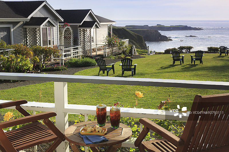 可欣赏海景的豪华酒店甲板图片素材