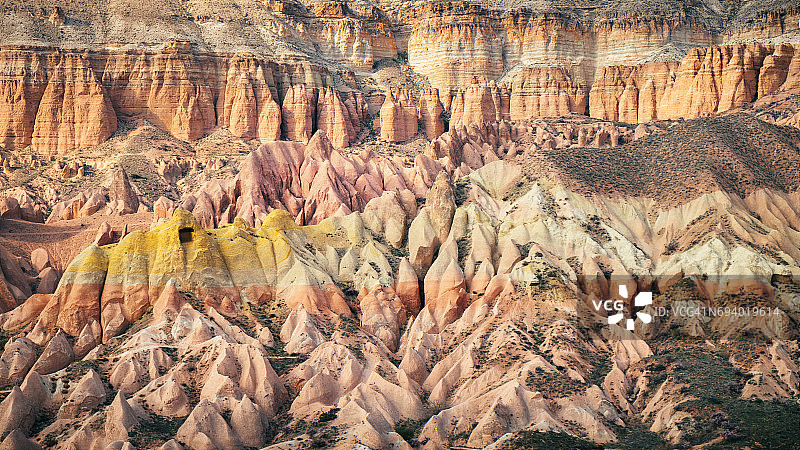 卡帕多奇亚玫瑰谷的彩色峡谷景观图片素材