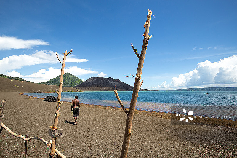 巴布亚新几内亚拉包尔的塔武鲁火山图片素材