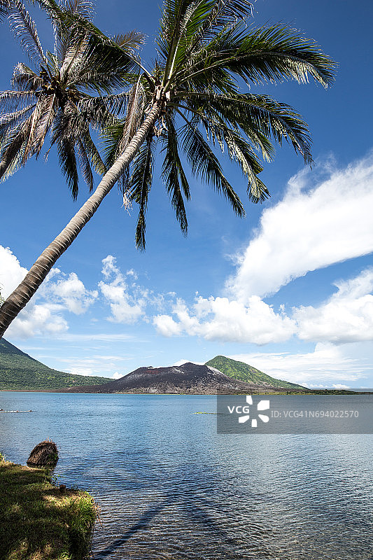 巴布亚新几内亚拉包尔的塔武鲁火山图片素材
