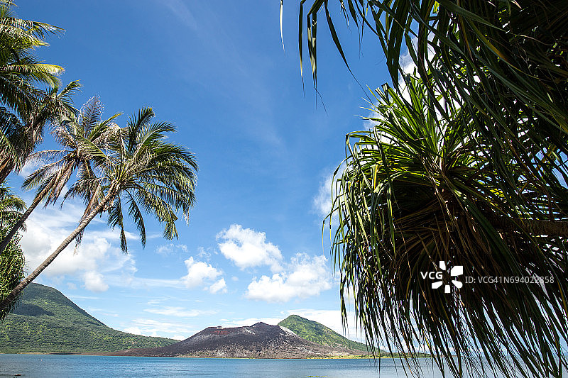 巴布亚新几内亚拉包尔的塔武鲁火山图片素材