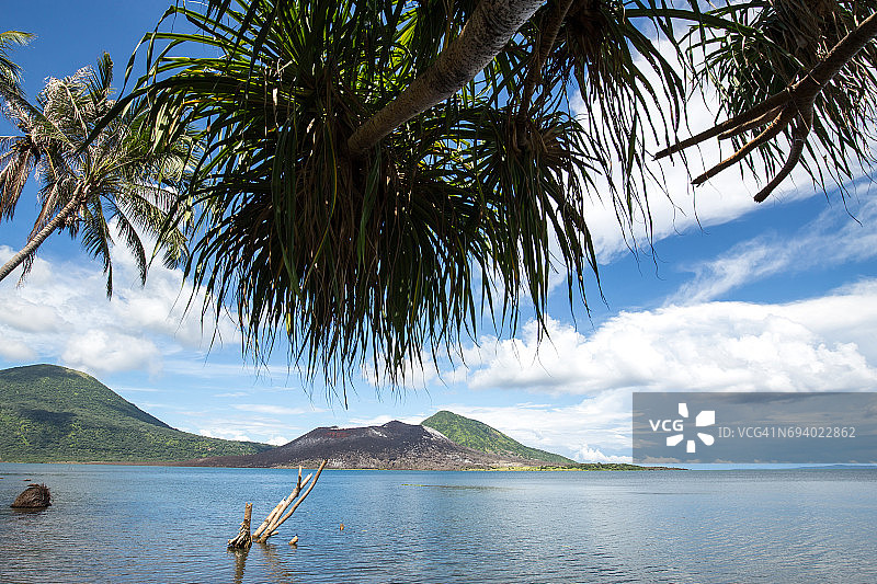 巴布亚新几内亚拉包尔的塔武鲁火山图片素材
