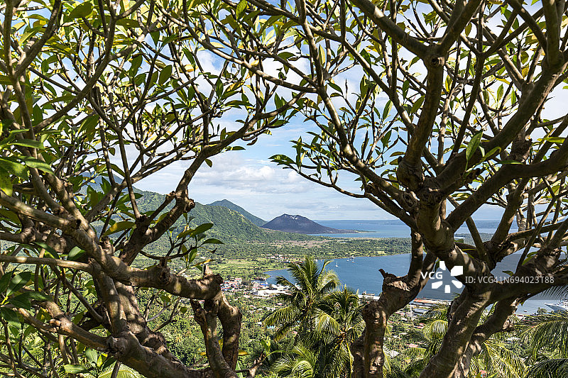从火山观测站看巴布亚新几内亚腊包尔的景色图片素材