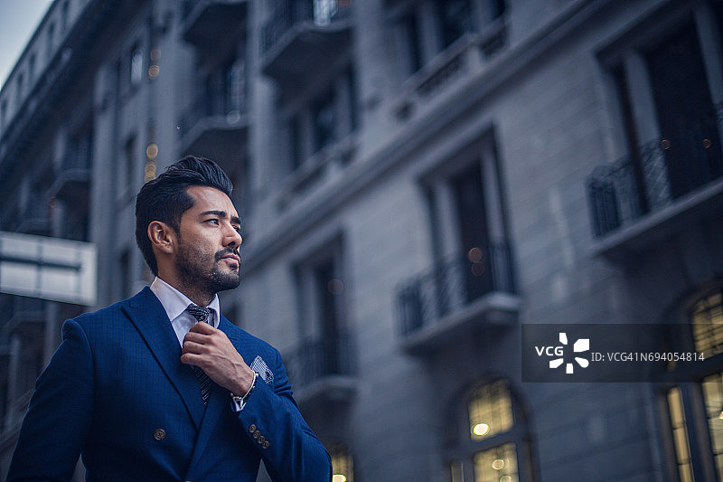 西装革履的男士图片素材