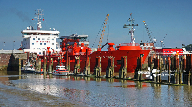 德国不伦斯比特尔水闸的基尔运河图片素材