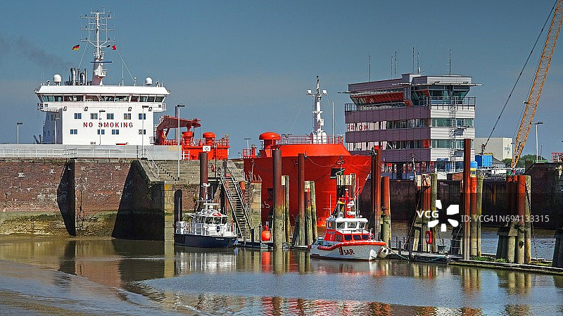 德国不伦斯比特尔水闸的基尔运河图片素材