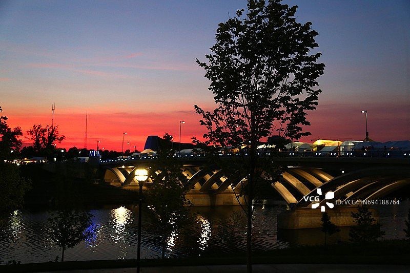 美国俄亥俄州哥伦布日落桥梁图片素材