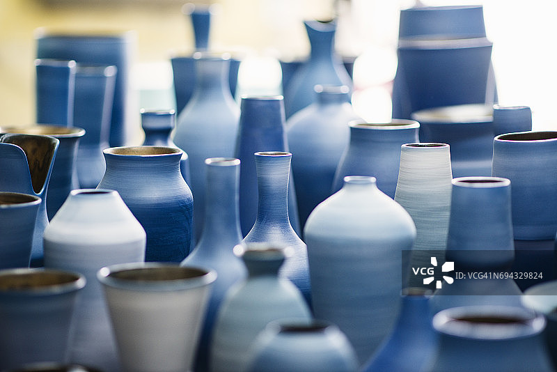 冲绳的蓝色陶器作品图片素材