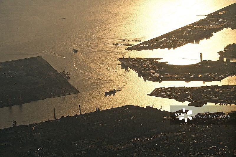 千叶县工厂区日落时分的飞机航拍图片素材