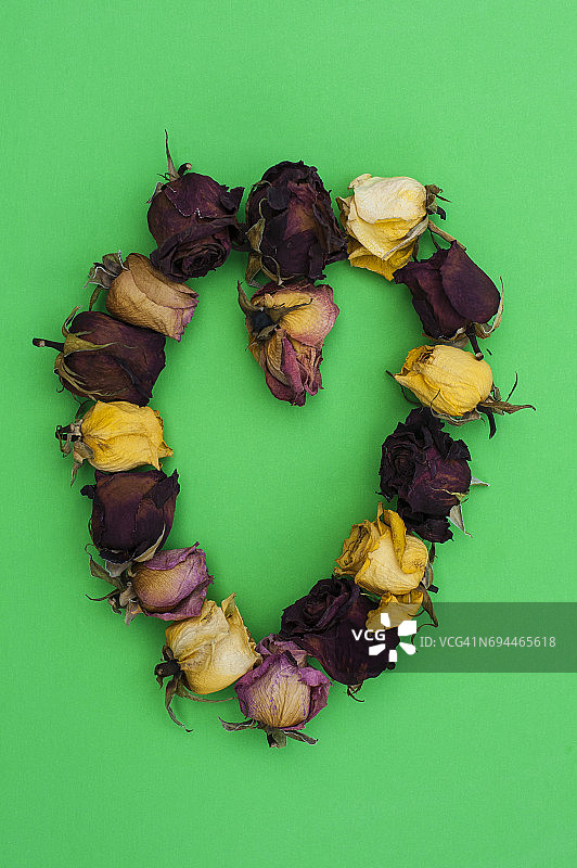 心形玫瑰凋谢图片素材