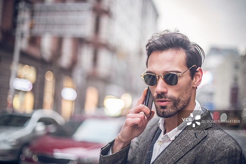 接听重要电话图片素材