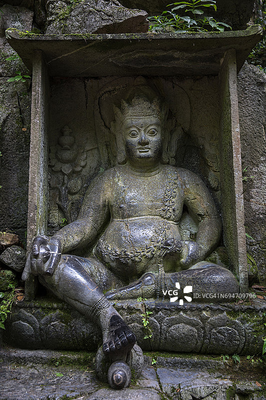 中国杭州飞来峰山坡上的佛像图片素材