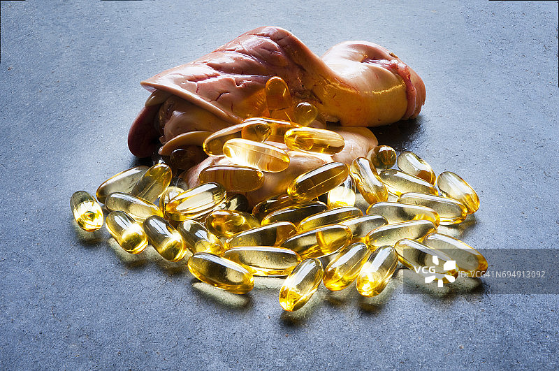 鳕鱼肝油胶囊图片素材