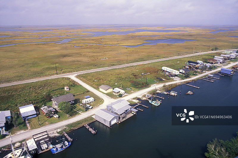 路易斯安那州Cocodrie及其广阔湿地鸟瞰图图片素材
