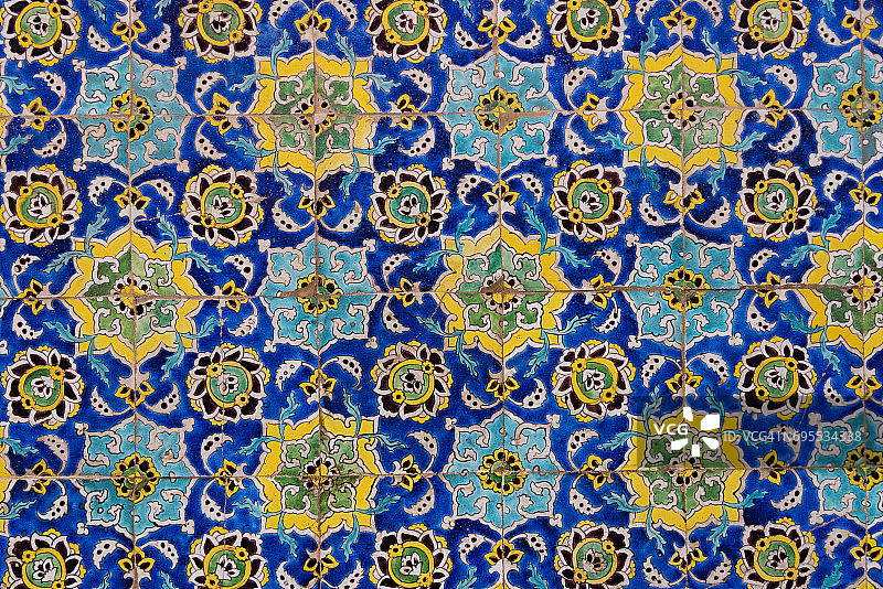 伊朗伊斯法罕谢赫·洛特夫清真寺瓷砖上的花卉图案图片素材