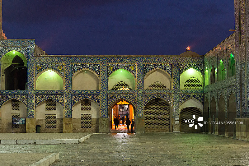 伊朗伊斯法罕Jameh清真寺庭院周围的拱门图片素材