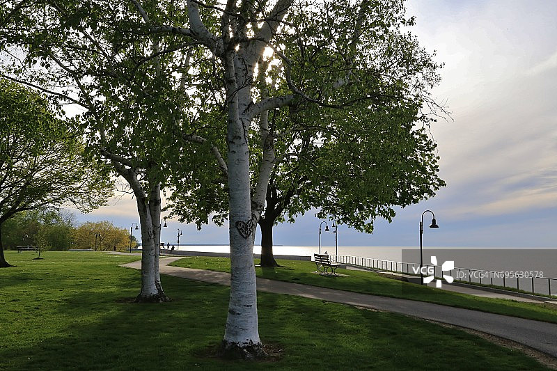 伊利湖岸边的风景公园，美国俄亥俄州莱克伍德公园图片素材