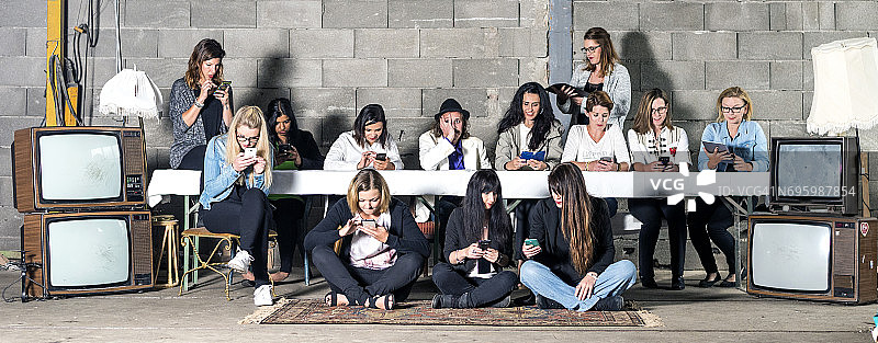 社交媒体恐怖元素图片素材