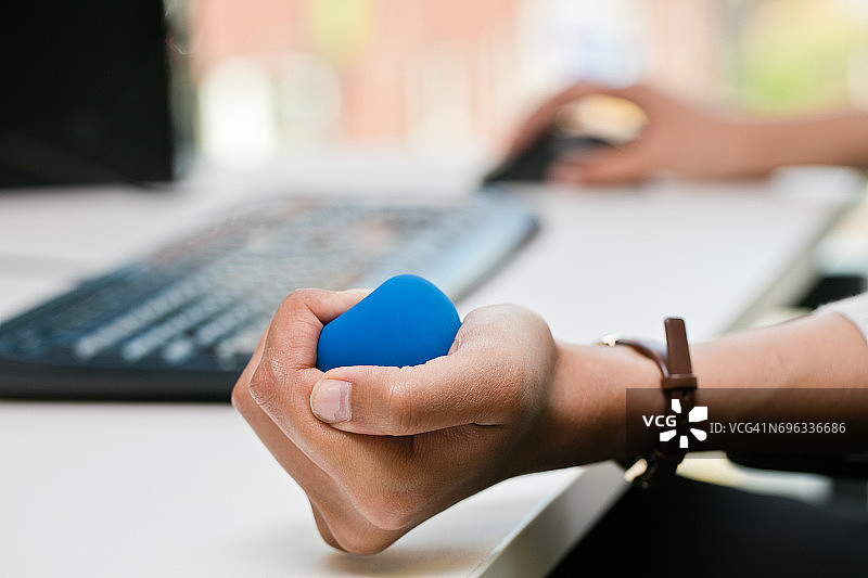 蓝色压力球图片素材