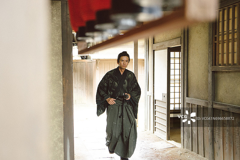 日本传统村落中的武士图片素材