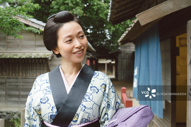 日本女人穿和服图片素材