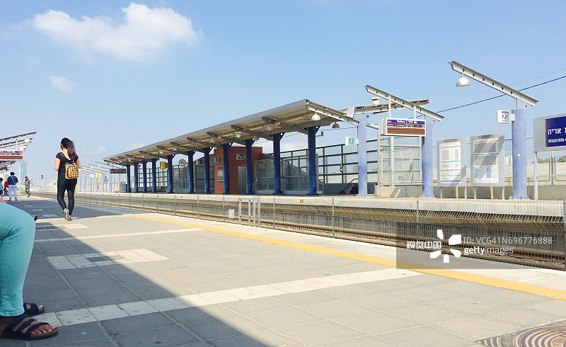 正午的火车站图片素材