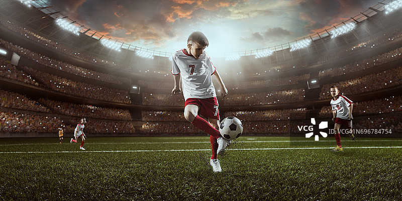 3D戏剧体育场上比赛中的足球儿童球员图片素材